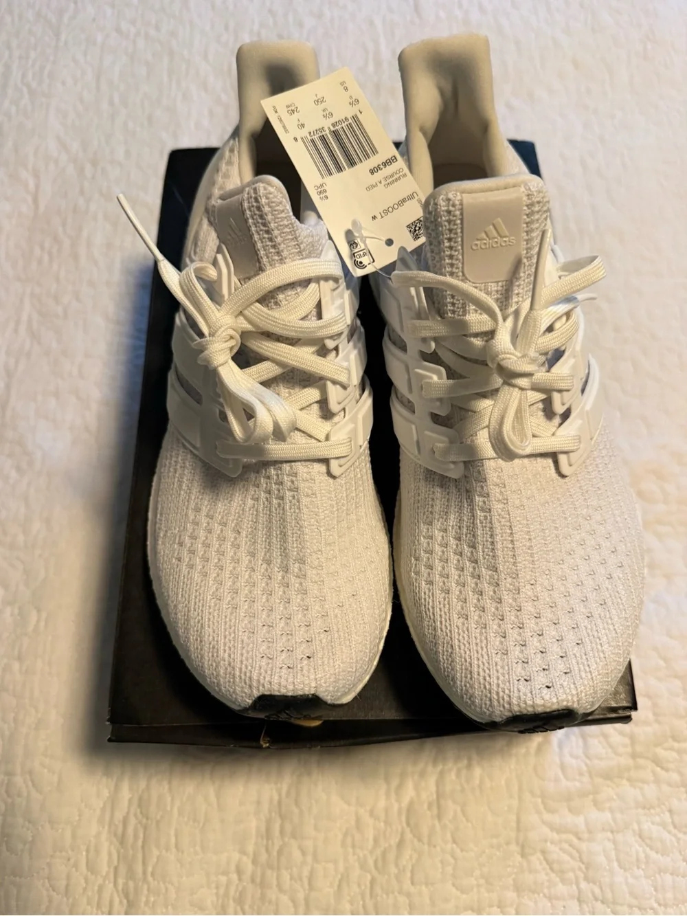 NWT ADIDAS ultraBOOST women running shoes size 8 - Picture 2 of 8